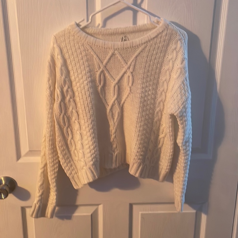 White knitted sweater. Size Small. Never worn before